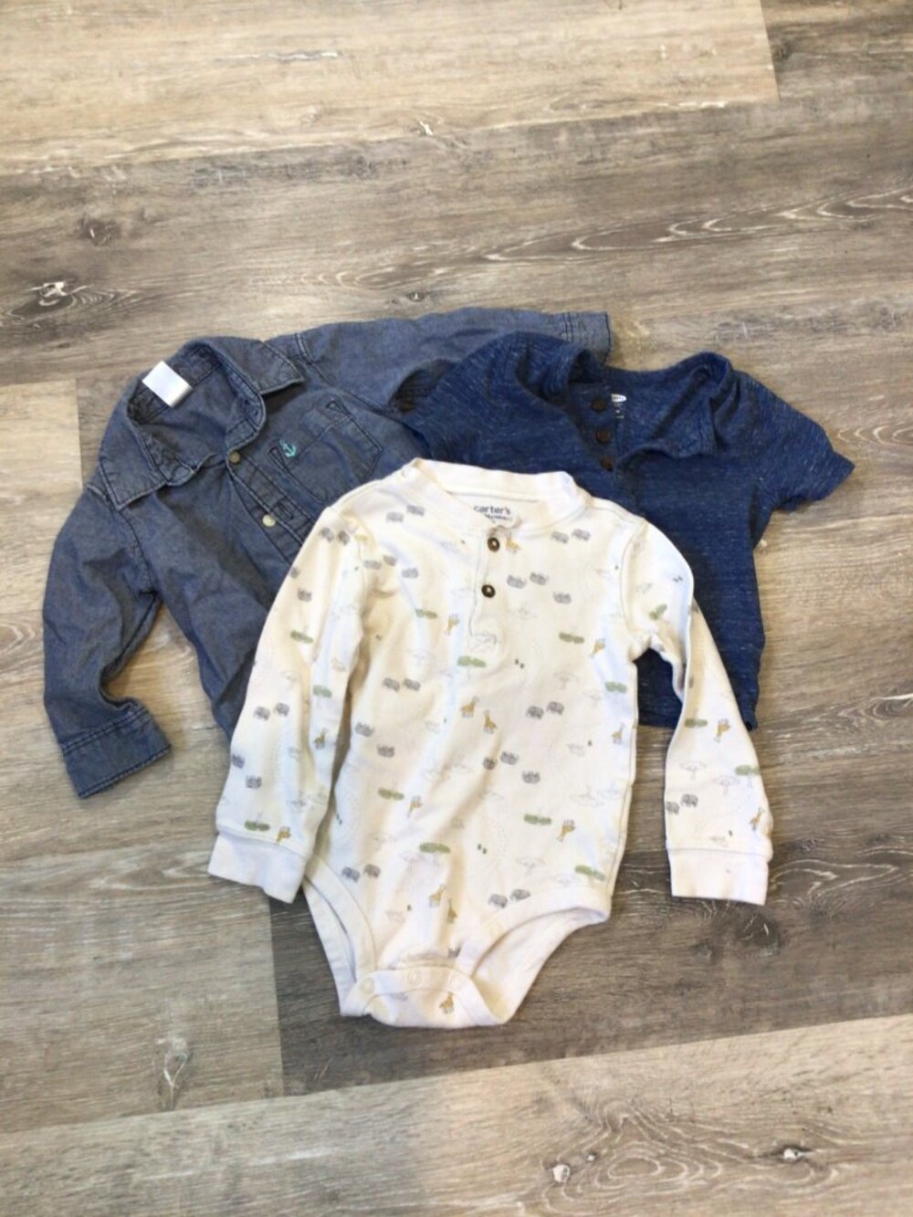 3/$10💕 10pc Infants Boys 12M 18M 24M Clothes Bundle - Picture 5 of 5